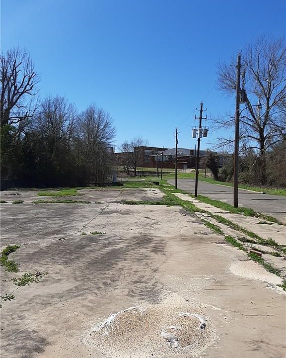 2nd image of 1500 Marshall St