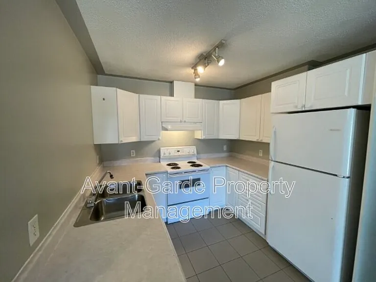 4405 37th St #9 — Photo 6