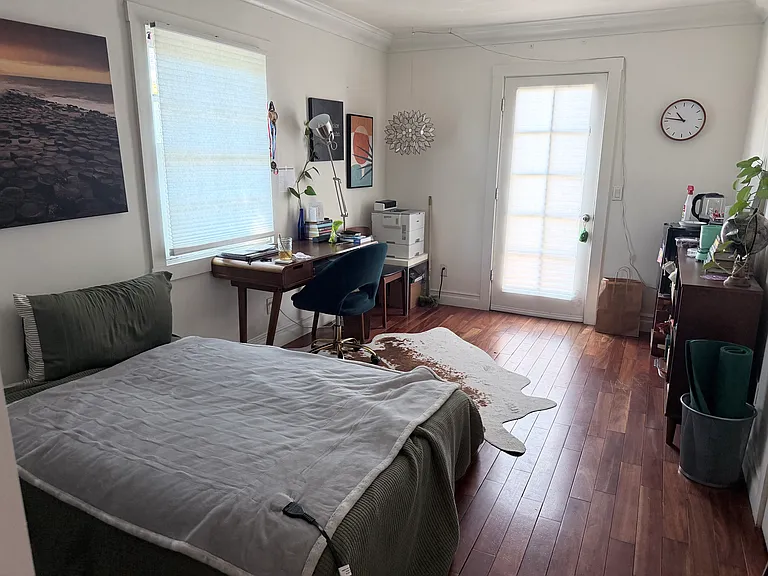 W Laurel Ave — Photo 2