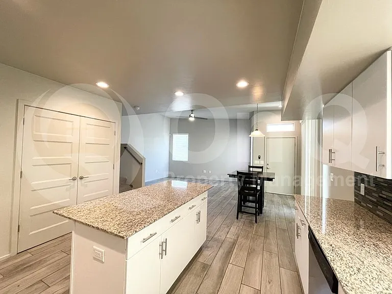 833 E Park Modern Dr — Photo 7