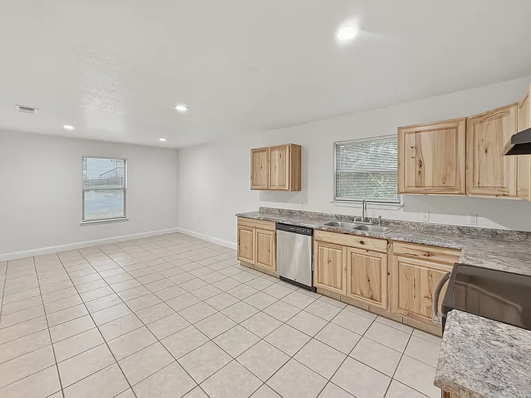 1020 Corral Dr — Photo 9