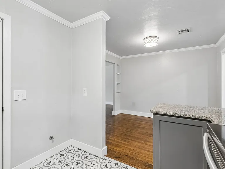 3900 NW 27th St — Photo 19