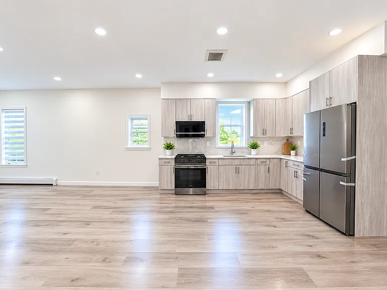 613 Sutter Ave #3 — Photo 2