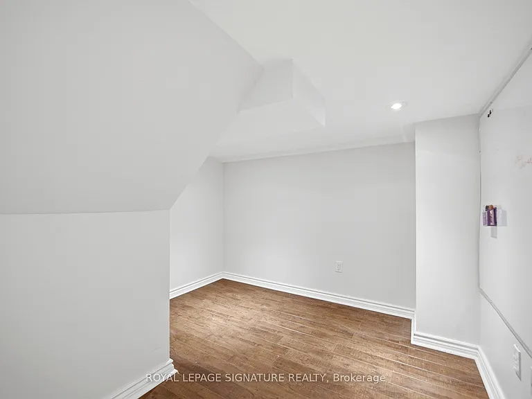 901 Knotty Pine Grv — Photo 38