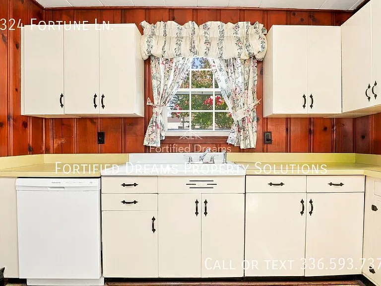 2324 Fortune Ln — Photo 6