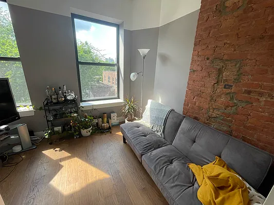 Rented by Delmark Realty LLC | media 19