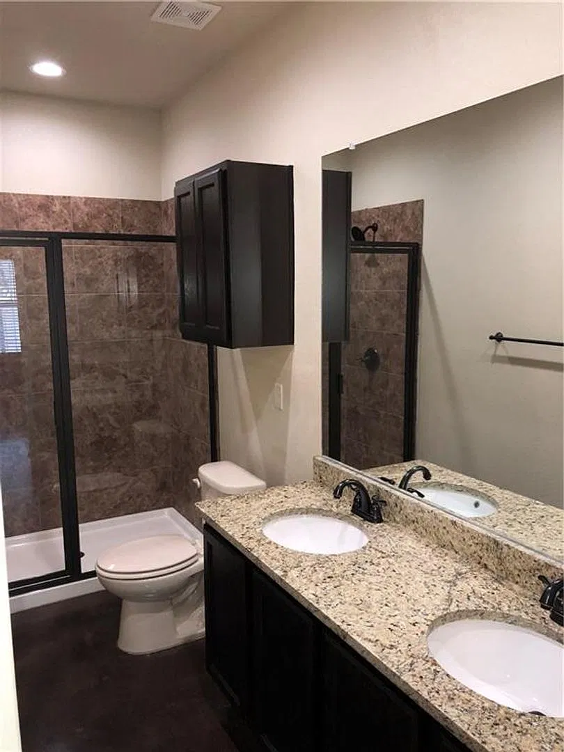 Beautifully finished 3 bed, 2 bath Home Designed for Easy Maintenance! — Photo 2