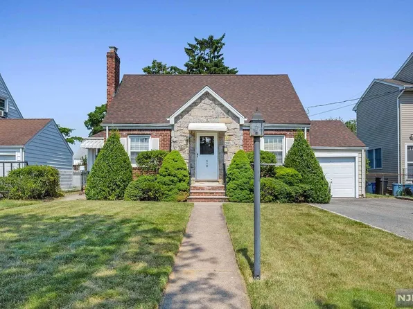 560 Fairlawn Pkwy, Saddle Brook, NJ 07663