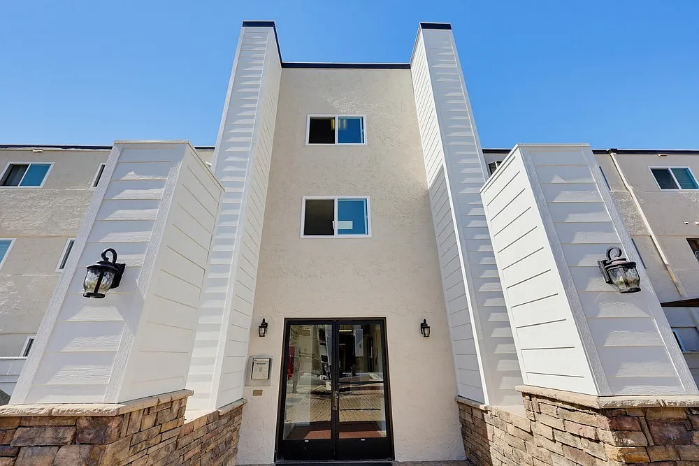 3140 Midway Dr — Photo 1