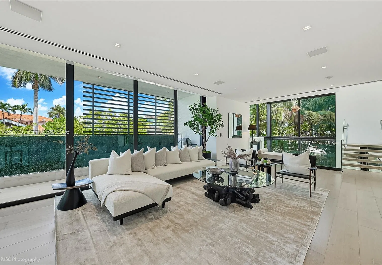 Hibiscus Island — Photo 1