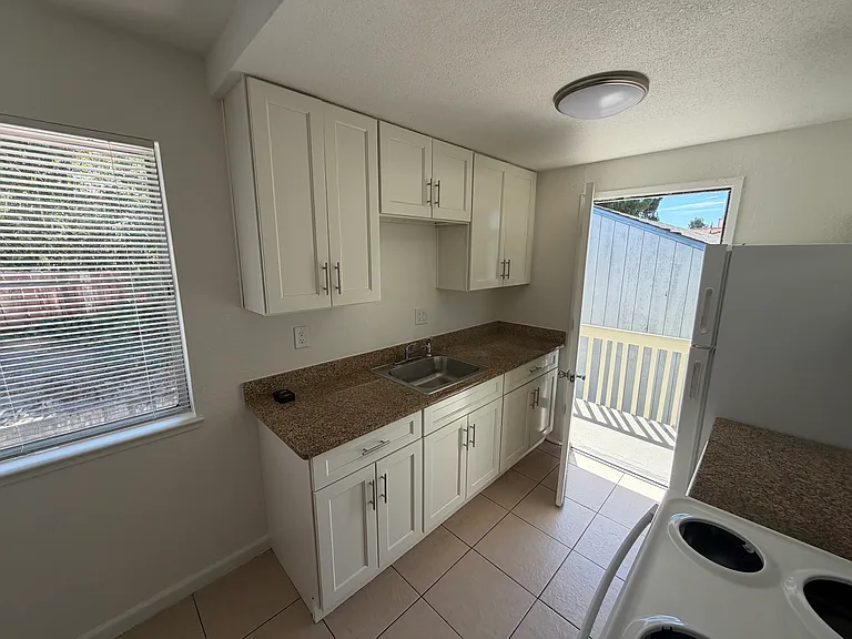 927 Fitzuren Rd #0 — Photo 4