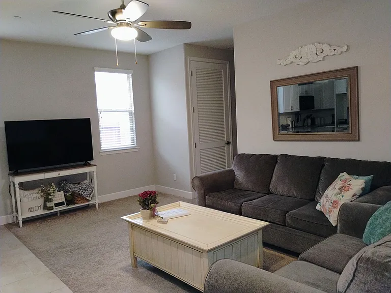 Knowles Ct — Photo 10