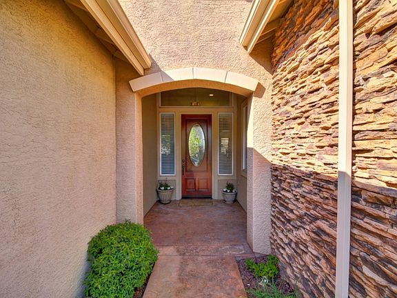 3rd image of 1529 Oak Hill Way