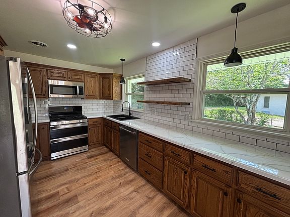 5th image of 208 Dorris Dr