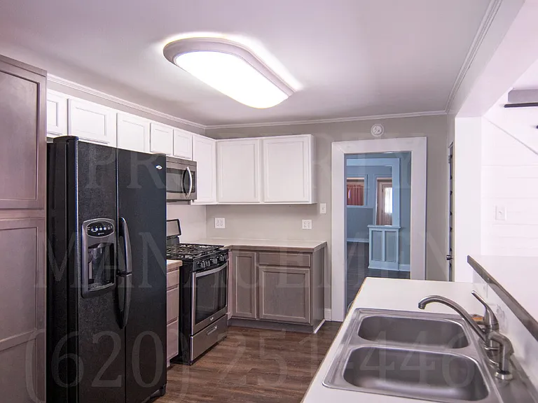 319 S 10th St — Photo 13
