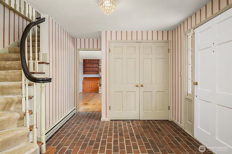3rd image of 7921 E Mercer Way