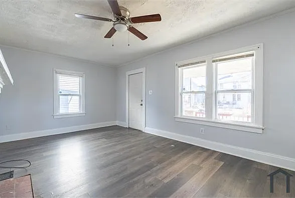 359 Clarendon Ave — Photo 10