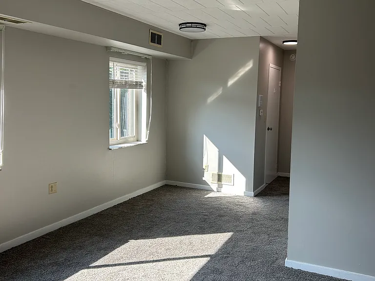 3301 Beechwood Blvd #402 — Photo 4