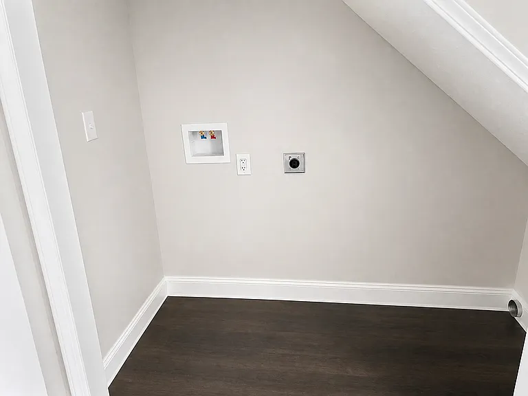 374 S Harris Ave — Photo 13