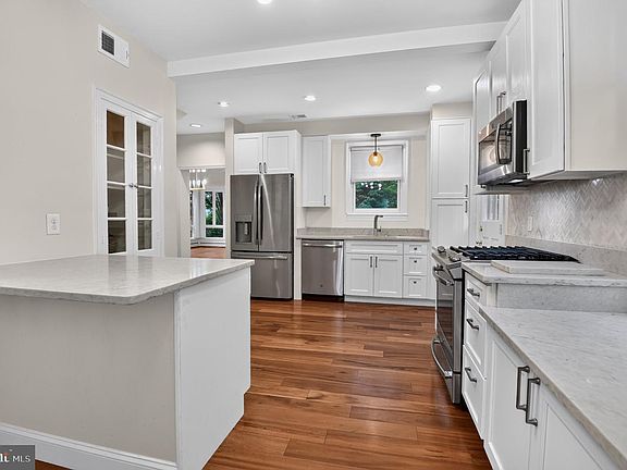 5th image of 4825 Butterworth Pl NW