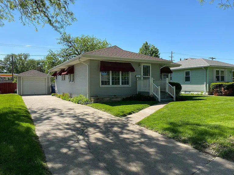 2029 Austin Ln — Photo 1