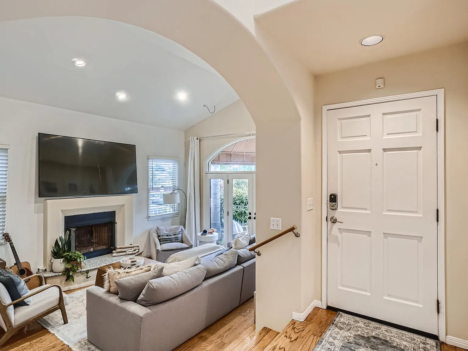 3 bed, 2018 sqft, $9,500 — Photo 1