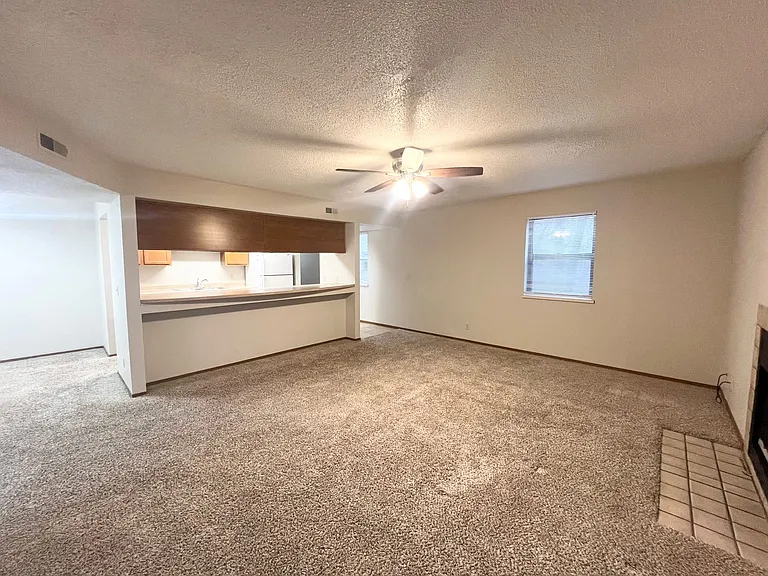 Oakridge Apartments — Photo 13
