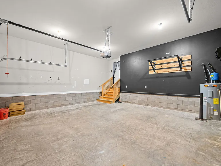 1042 Winesap Rd — Photo 33