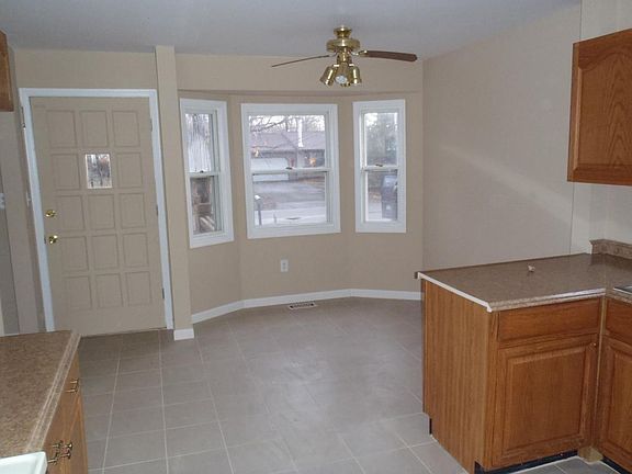 5th image of 137 Doremus Ave