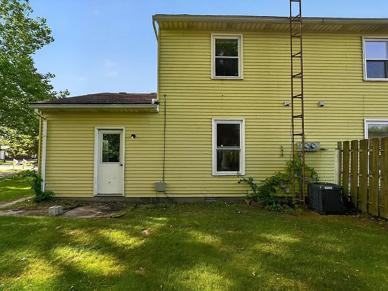 6839-6841 Woodlake — Photo 32