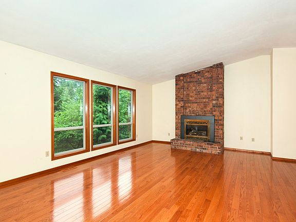 5th image of 5030 Highland Dr