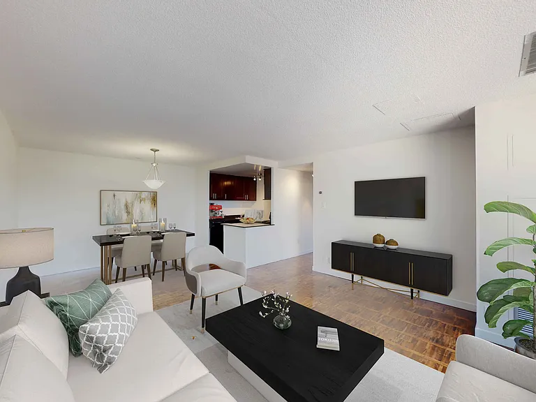424 Yonge St — Photo 4