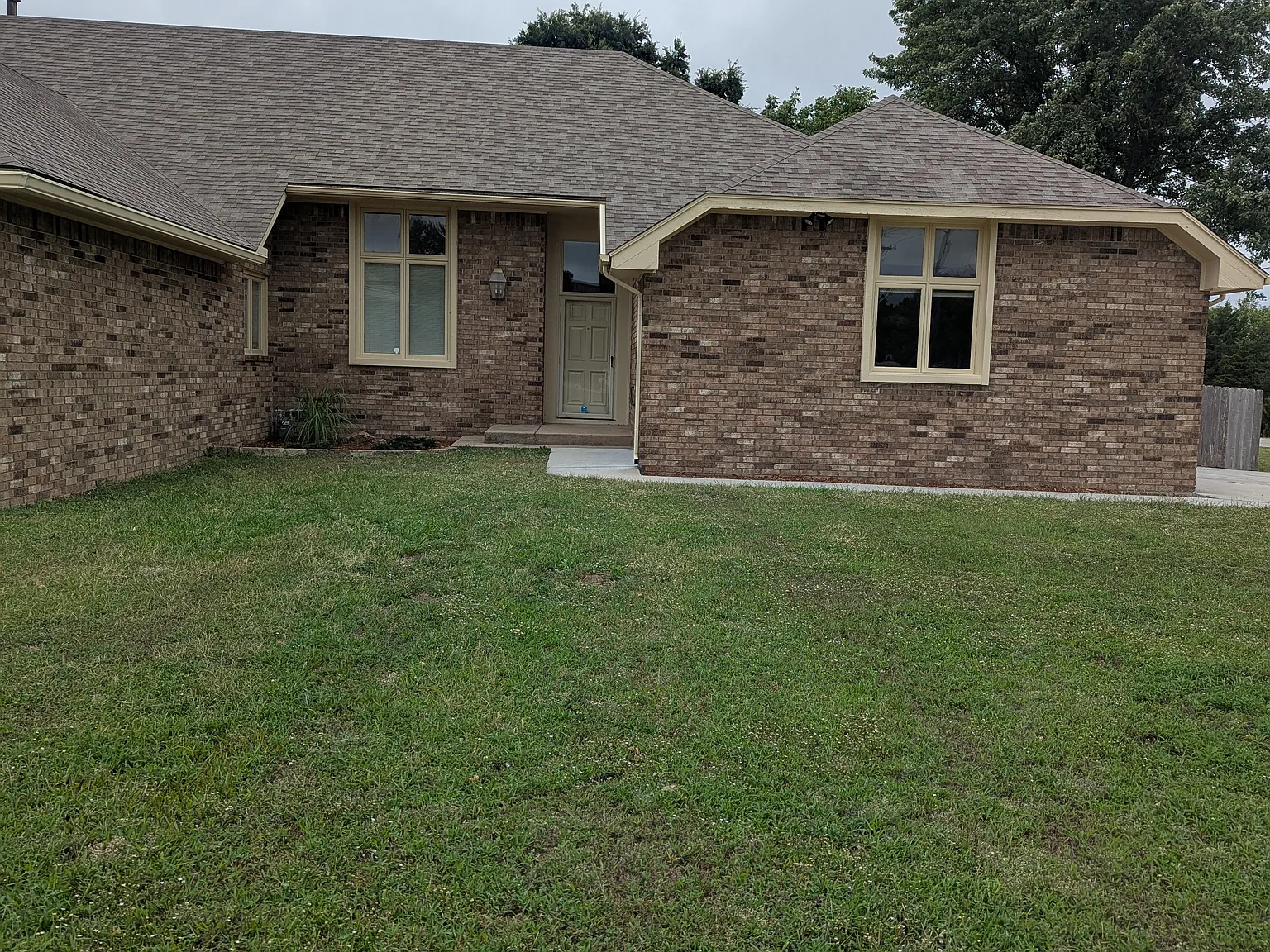 3 bed, 1904 sqft, $1,800 — Photo 1