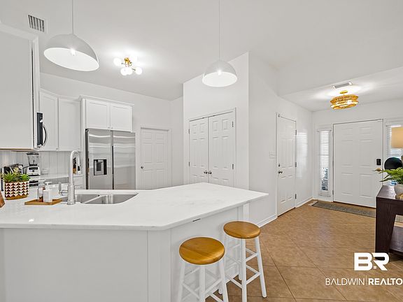 3rd image of 142 Kemper Ln