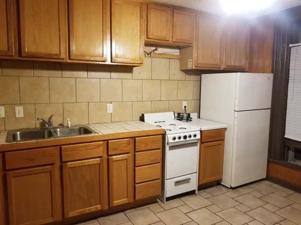 629 1/2 E 4th St, Waterloo, IA 50703