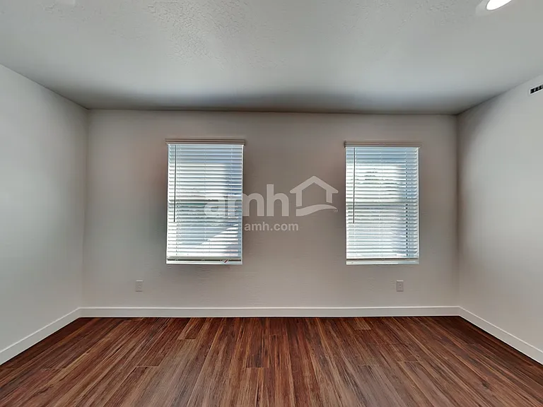 18449 W Honeysuckle Dr — Photo 8