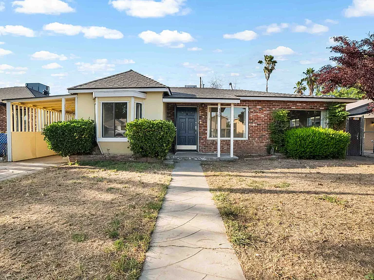 330 W Pinedale Ave — Photo 1