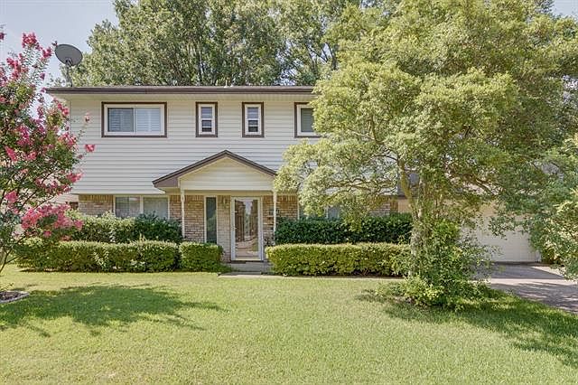 1st image of 9944 Larchbrook Dr