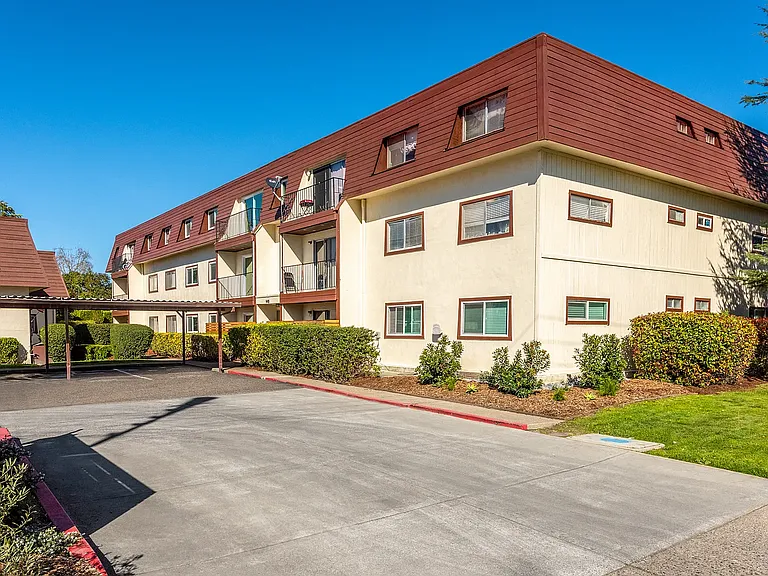 Vista Linda Apartments — Photo 7