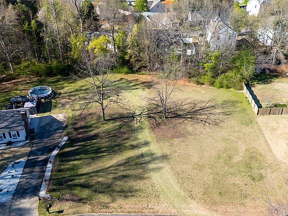 4th image of 217 Walter St