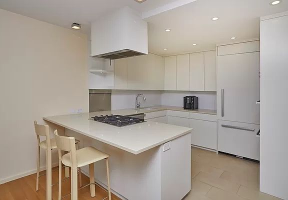 4th image of 311 E 38th St APT 22B