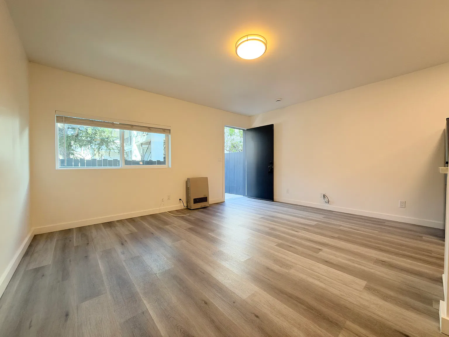 Studio, $2,395 — Photo 1
