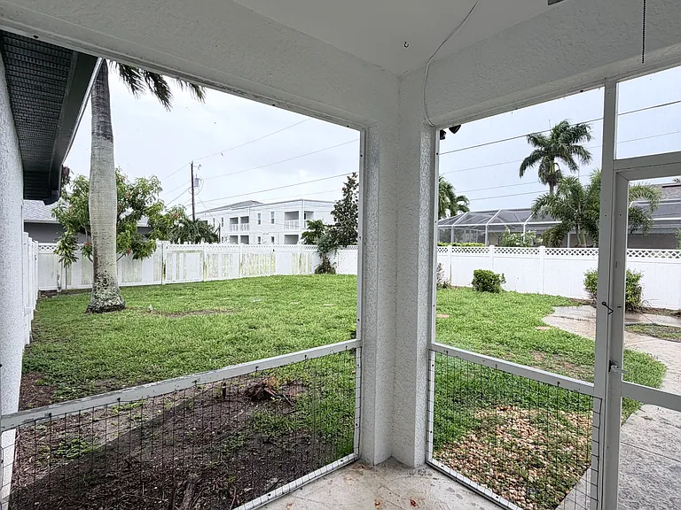 3806 SW 15th Pl — Photo 16