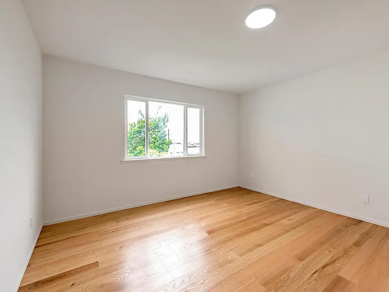 MASTER BEDROOM PIC 1, NEW CARPET INSTALLED AFTER PHOTO