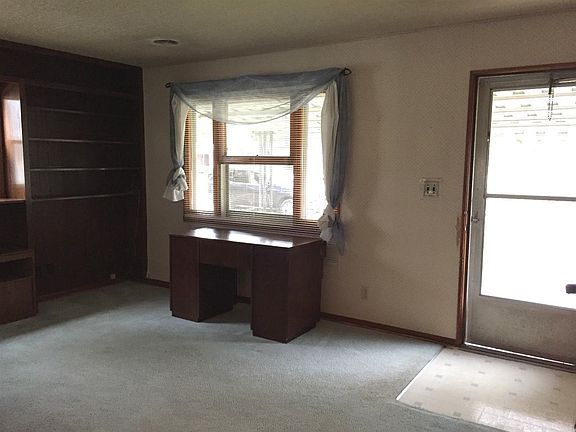5th image of 1450 Oak Ct