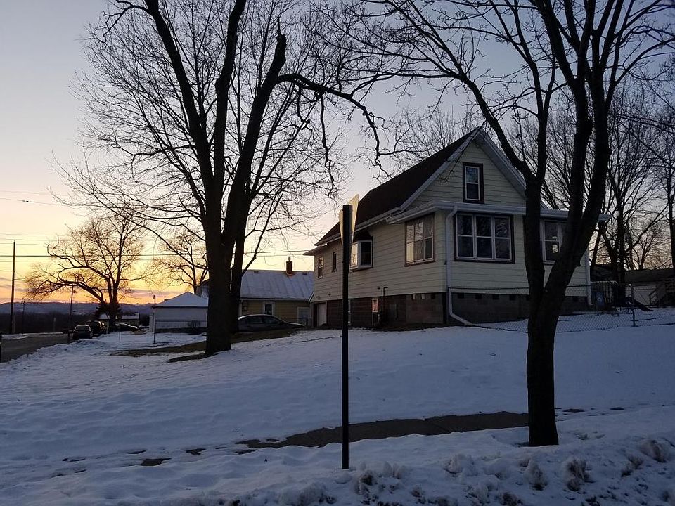 1st image of 203 3rd Ave N