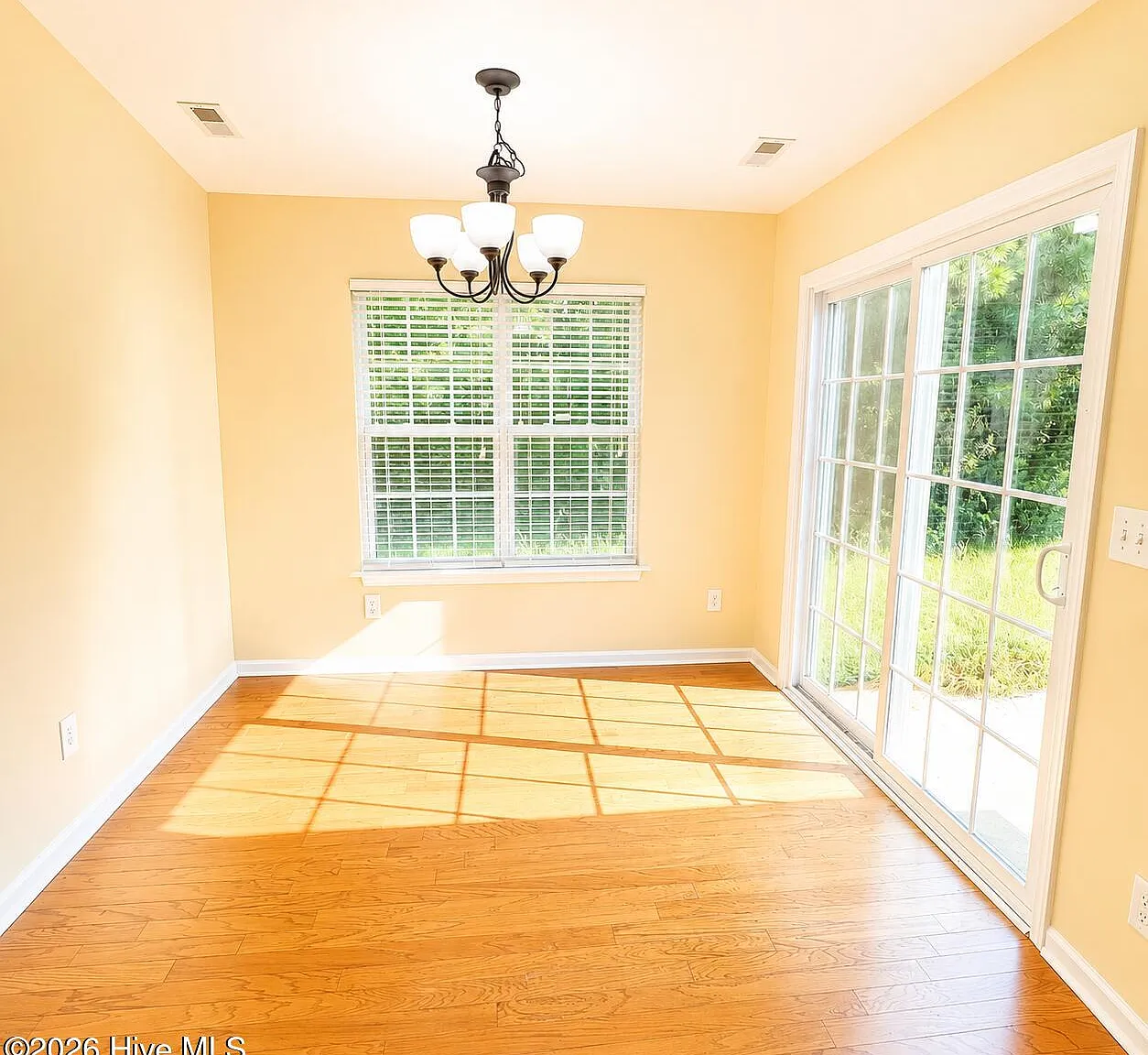 3 bed, 2.0 bath, 1814 sqft, $1,950 — Photo 4