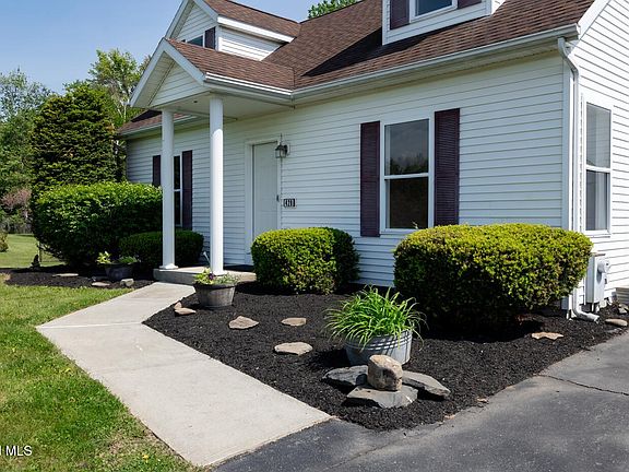 4th image of 420 Helderview Drive