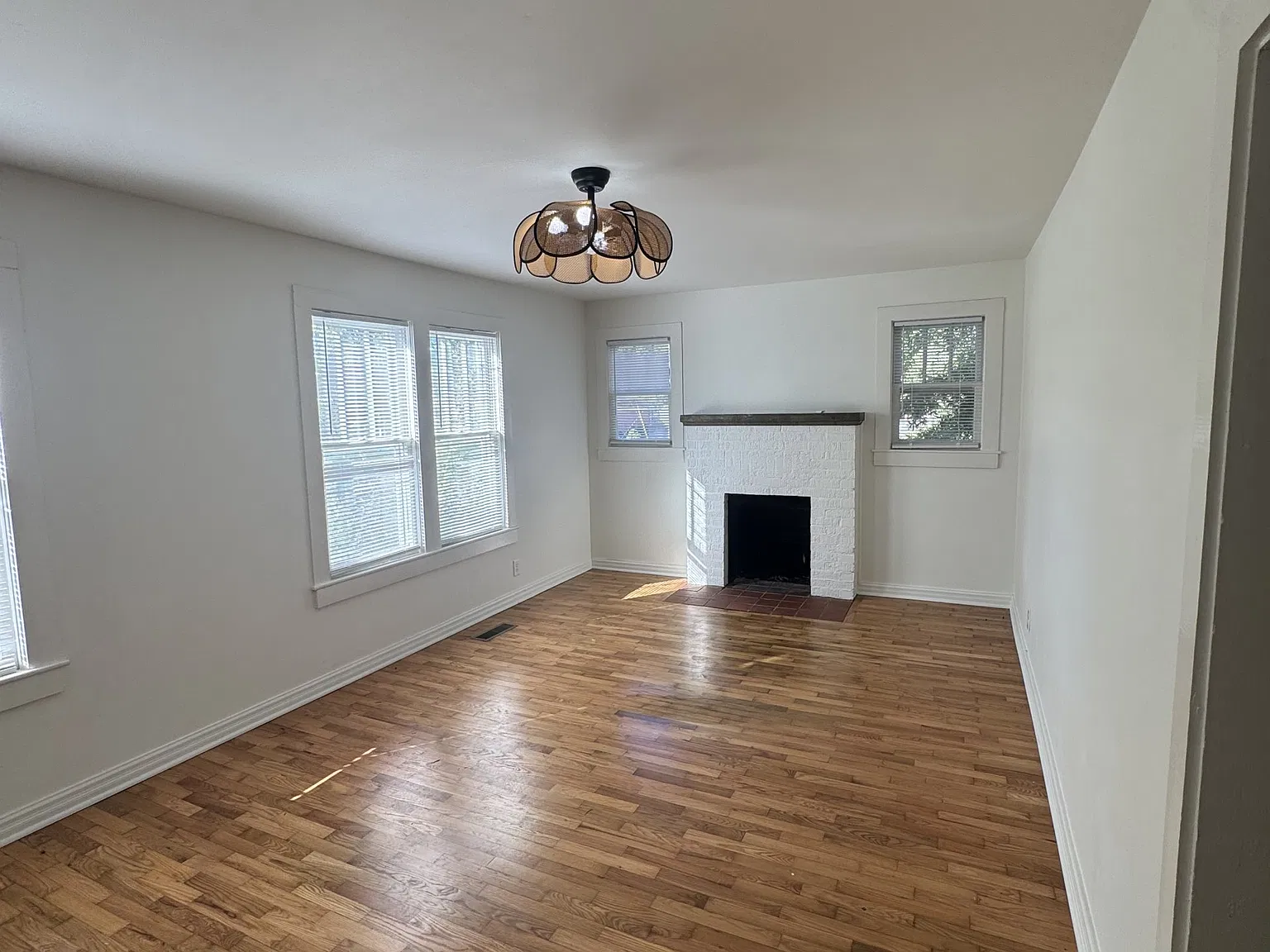 3 bed, 1100 sqft, $1,325 — Photo 4