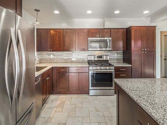 5th image of 2938 Admiral Ave